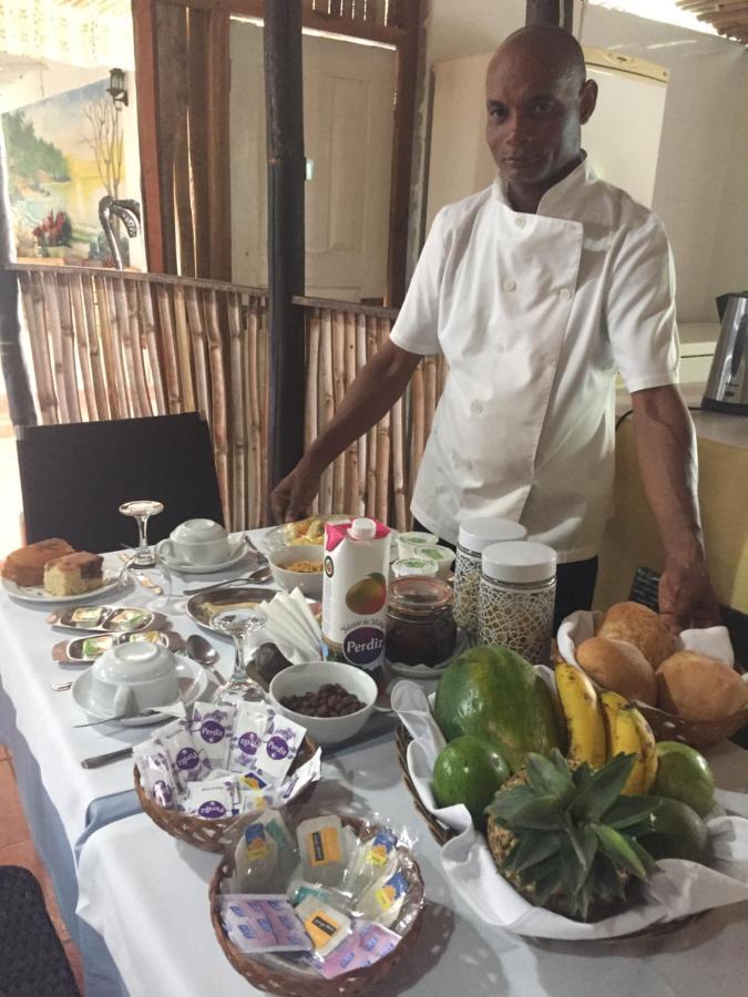 סאו טומה Hotel Avenida מראה חיצוני תמונה